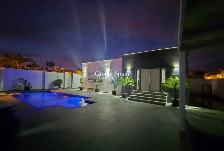 Venta - VILLA -
CIUDAD QUESADA