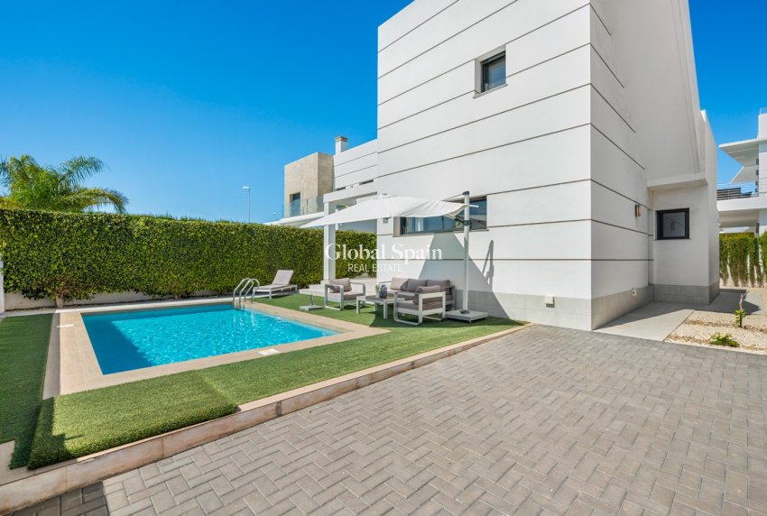 Venta - VILLA -
CIUDAD QUESADA