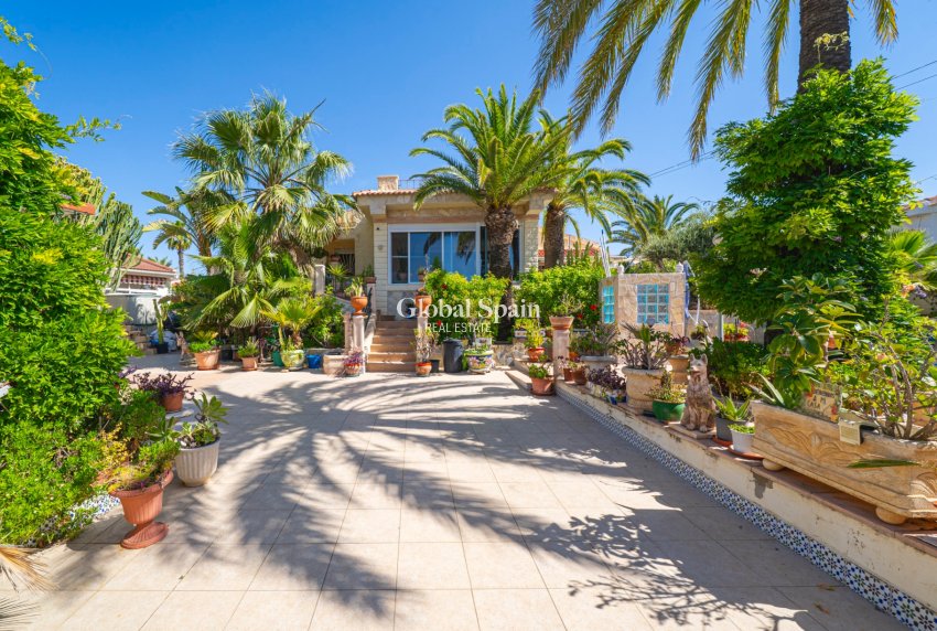 Venta - VILLA -
CIUDAD QUESADA
