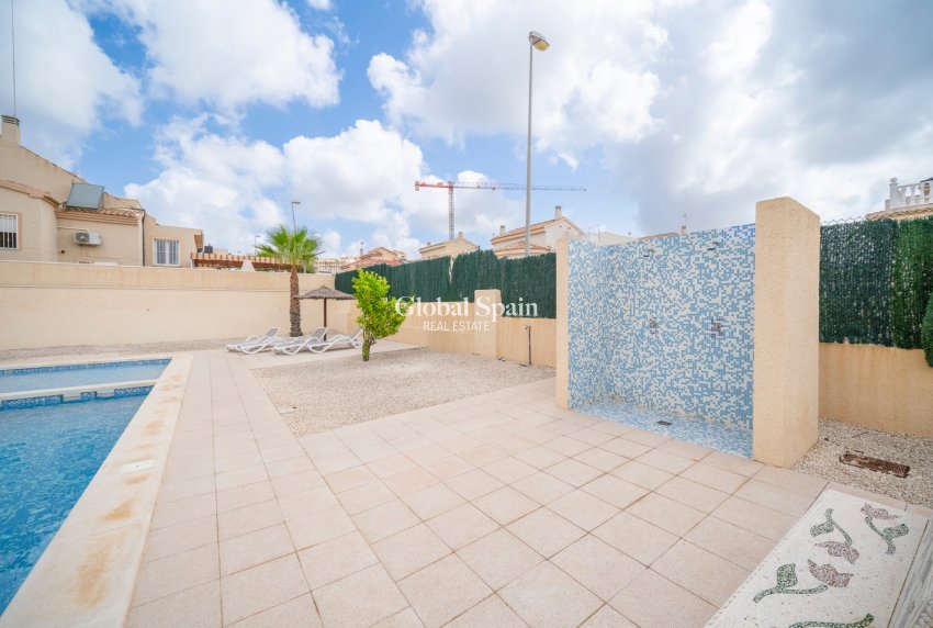 Venta - Villa -
CIUDAD QUESADA