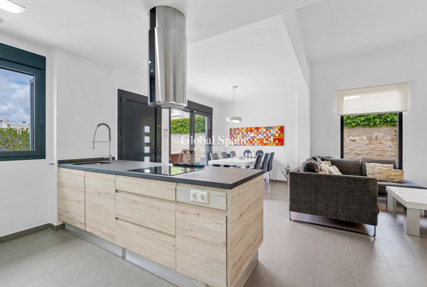 Venta - Villa -
CIUDAD QUESADA