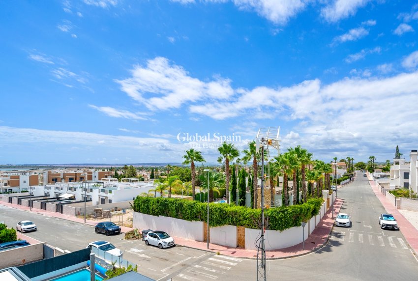 Venta - Villa -
CIUDAD QUESADA