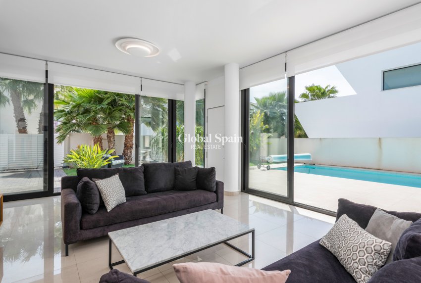 Venta - VILLA -
CIUDAD QUESADA