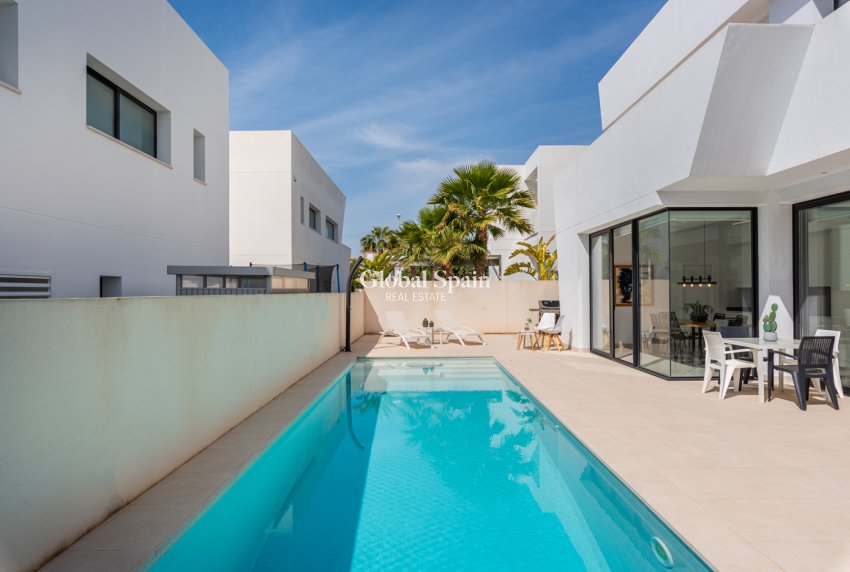 Venta - VILLA -
CIUDAD QUESADA