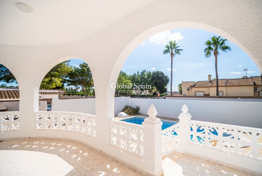 Venta - Villa -
CIUDAD QUESADA