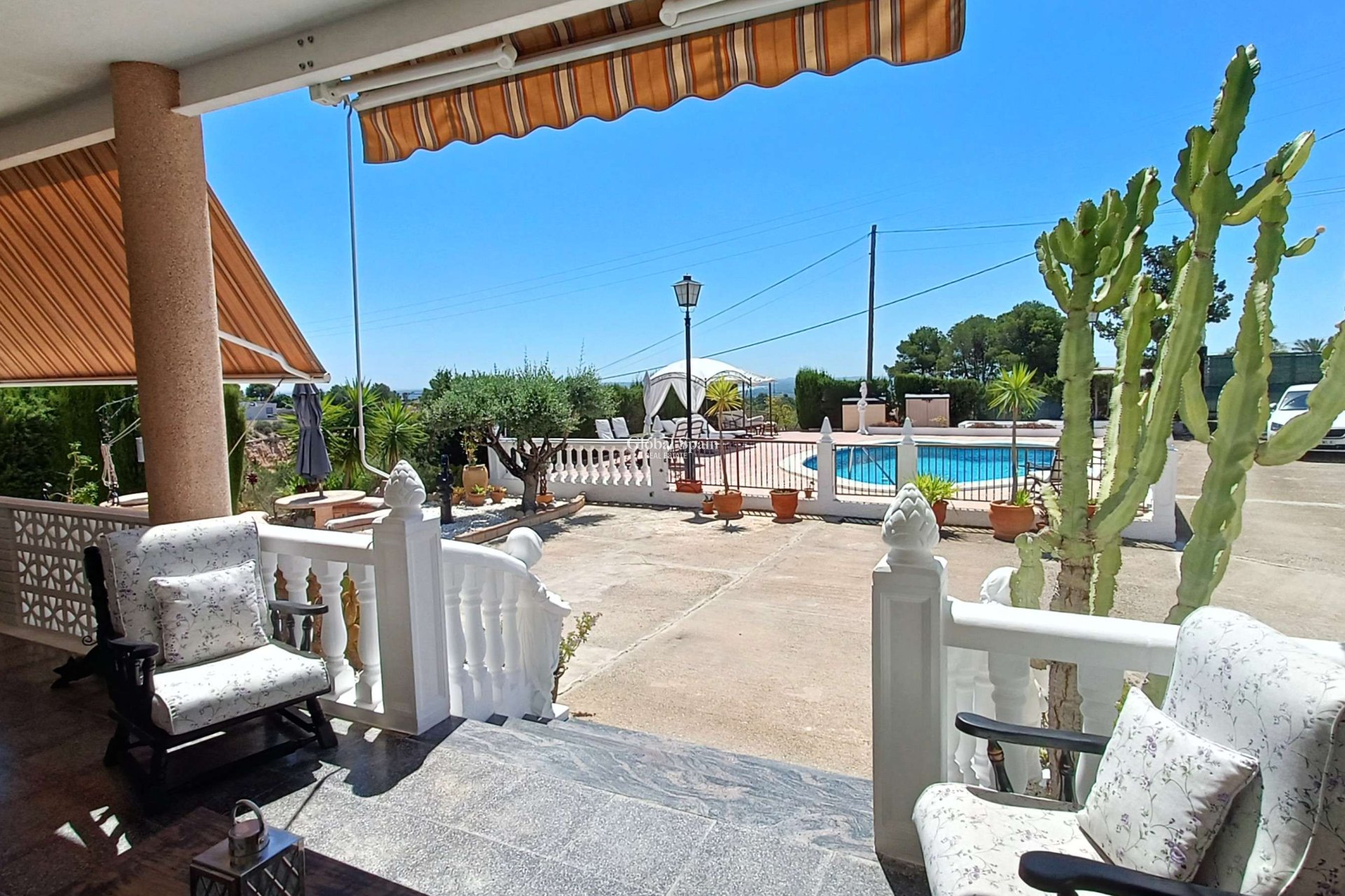 Venta - VILLA -
CREVILLENTE