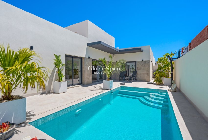 Venta - VILLA -
DAYA NUEVA - Costa Blanca South