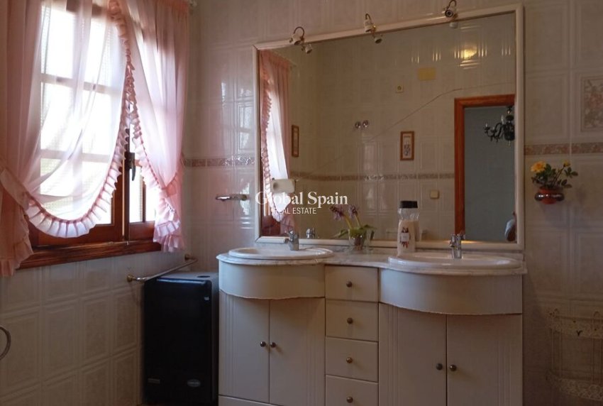 Venta - VILLA -
DAYA NUEVA - Costa Blanca