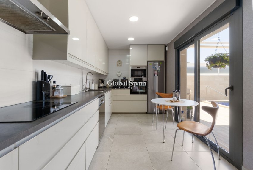 Venta - VILLA -
DAYA NUEVA - Costa Blanca