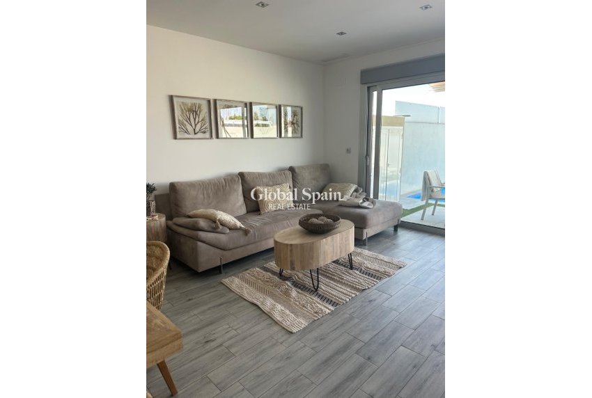 Venta - VILLA -
DAYA VIEJA - Costa Blanca