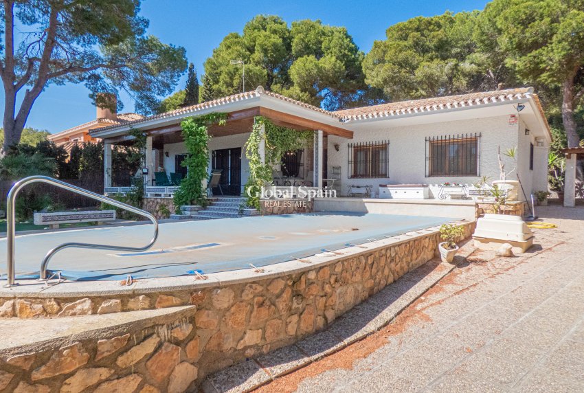 Venta - Villa -
DEHESA DE CAMPOAMOR