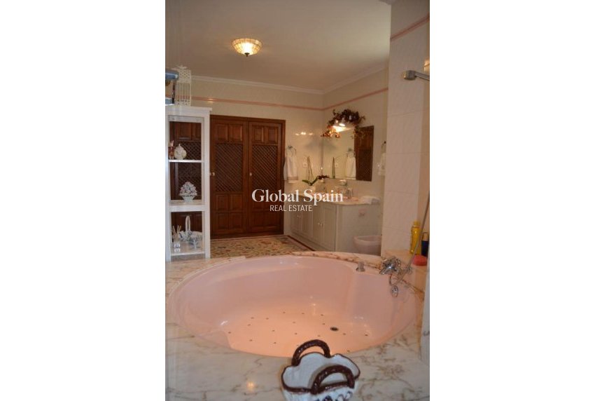 Venta - Villa -
DEHESA DE CAMPOAMOR