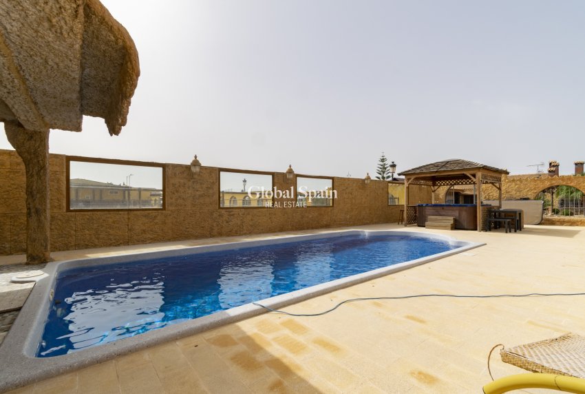 Venta - VILLA -
EL BEAL - Inland