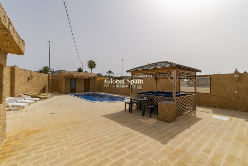 Venta - VILLA -
EL BEAL - Inland