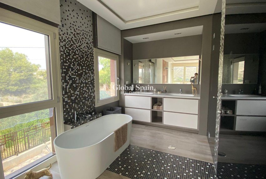 Venta - VILLA -
EL CAMPELLO - Costa Blanca