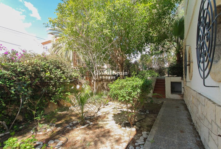 Venta - VILLA -
EL CAMPELLO - Costa Blanca