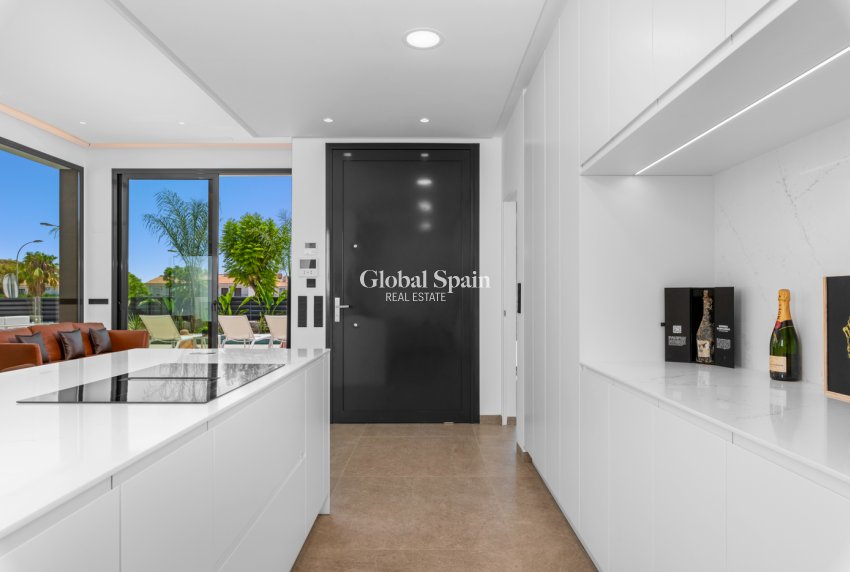 Venta - Villa -
El Campello - El Amerador