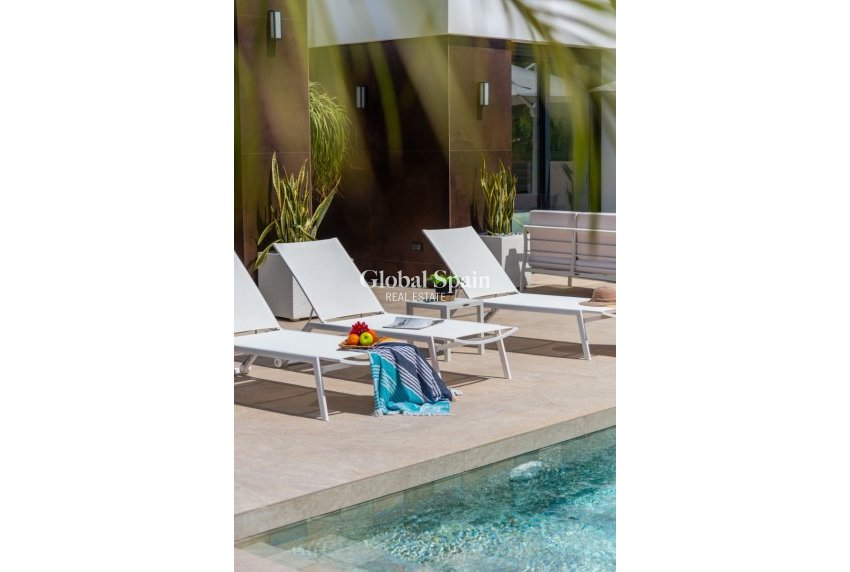 Venta - Villa -
El Campello - El Amerador