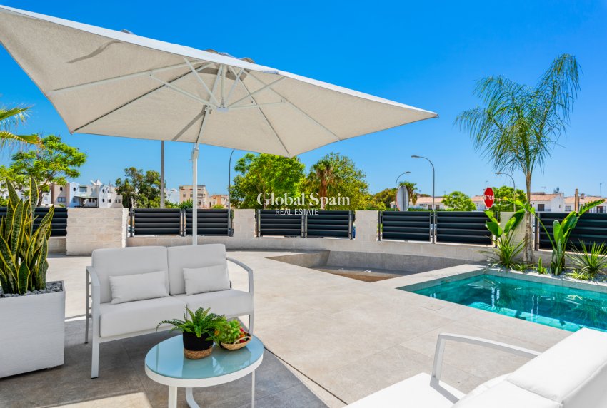 Venta - Villa -
El Campello - El Amerador