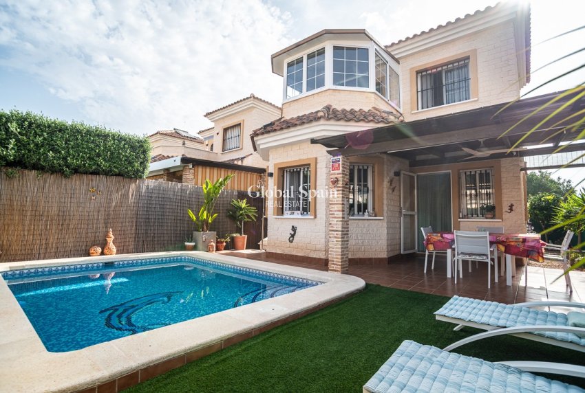 Venta - Villa -
EL RASO