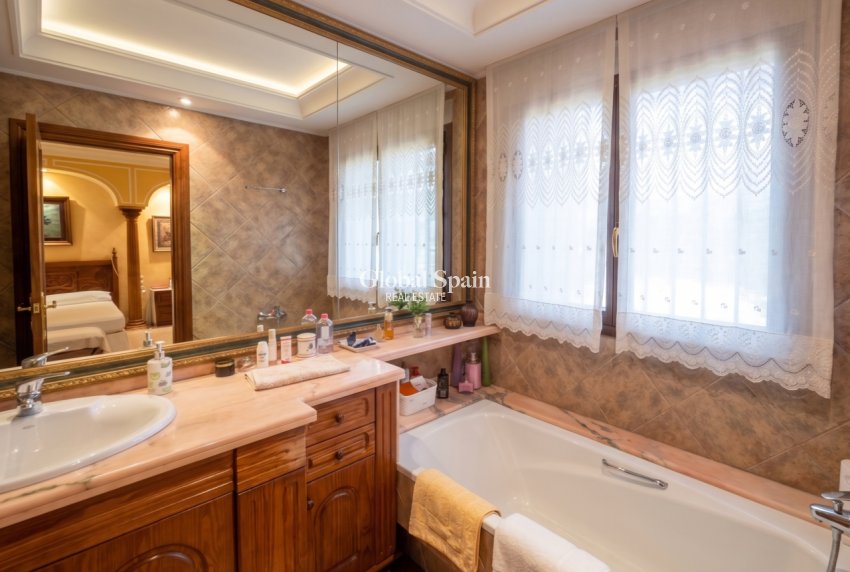 Venta - VILLA -
ELCHE - Costa Blanca