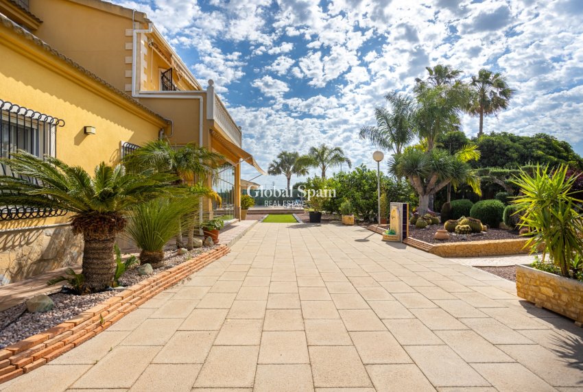 Venta - VILLA -
ELCHE - Costa Blanca