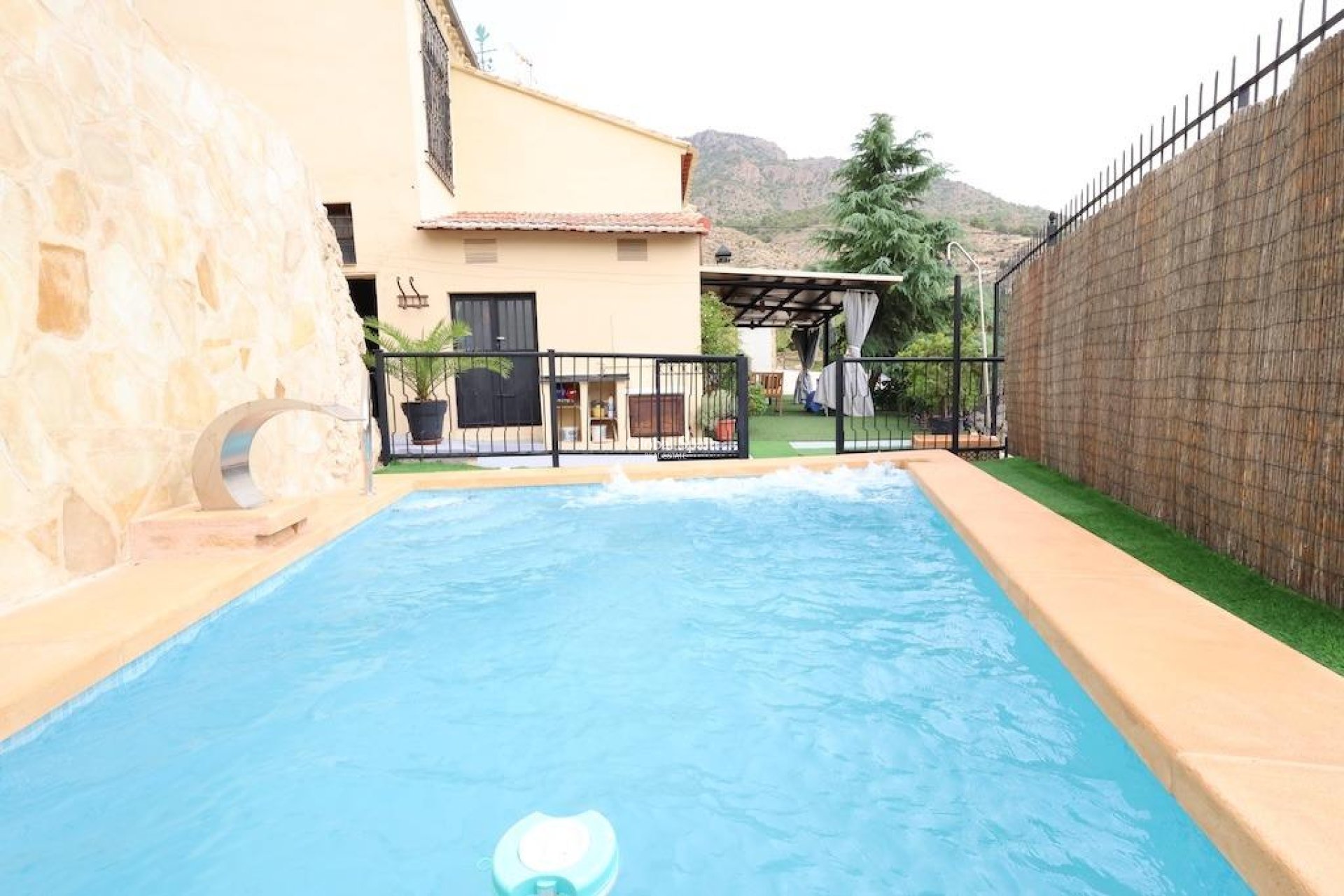 Venta - VILLA -
FORTUNA - Inland
