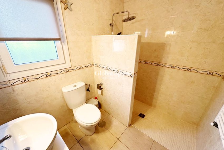 Venta - VILLA -
GEA Y TRUYOLS - Inland