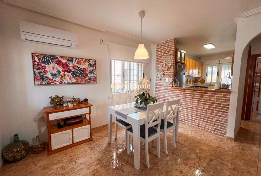 Venta - VILLA -
GUARDAMAR DEL SEGURA - EL RASO