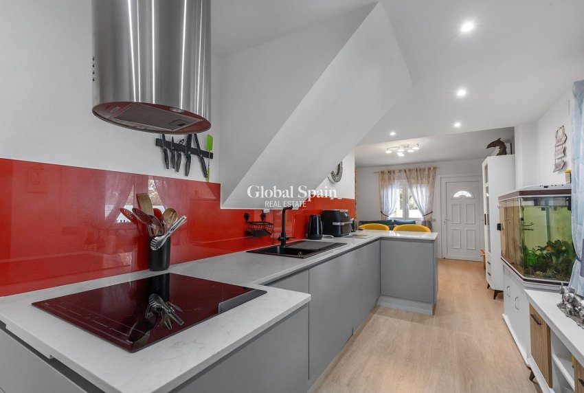 Venta - VILLA -
GUARDAMAR DEL SEGURA - Urbanizaciones