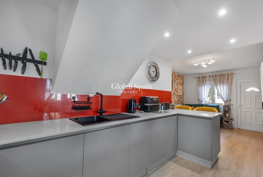 Venta - VILLA -
GUARDAMAR DEL SEGURA - Urbanizaciones