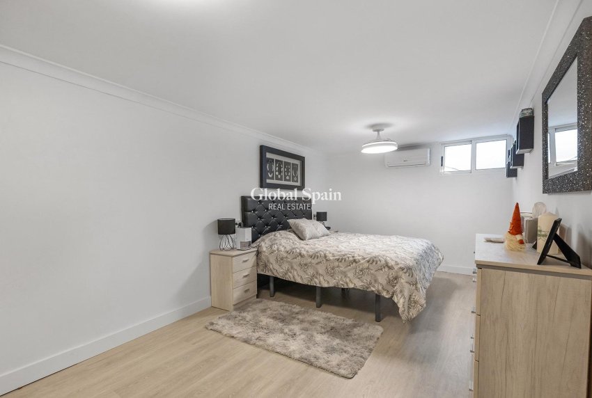 Venta - VILLA -
GUARDAMAR DEL SEGURA - Urbanizaciones