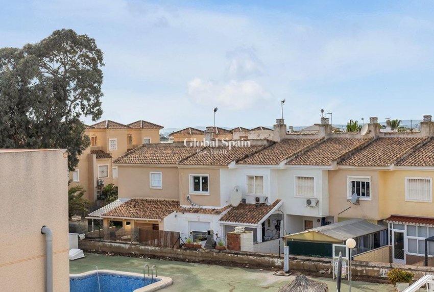 Venta - VILLA -
GUARDAMAR DEL SEGURA - Urbanizaciones