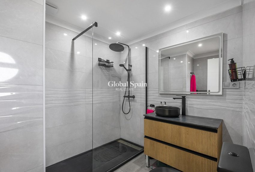 Venta - VILLA -
GUARDAMAR DEL SEGURA - Urbanizaciones