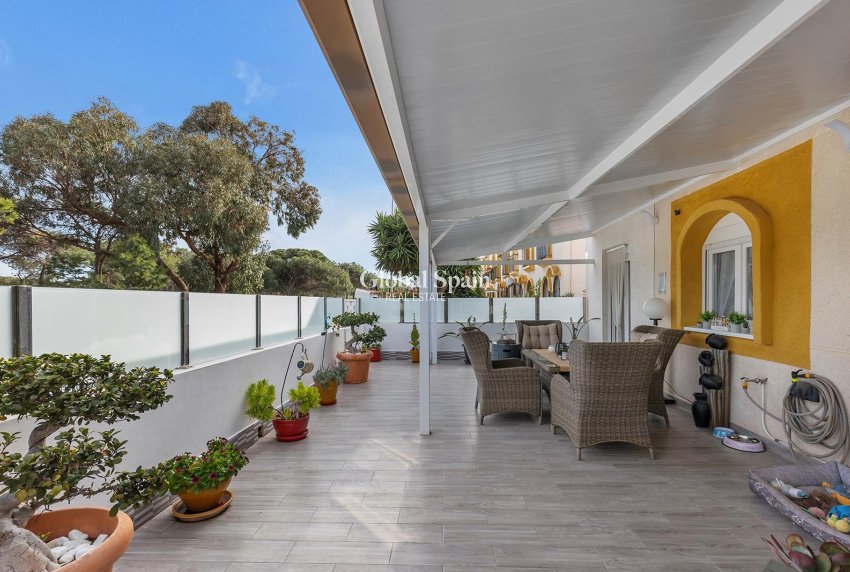 Venta - VILLA -
GUARDAMAR DEL SEGURA - Urbanizaciones