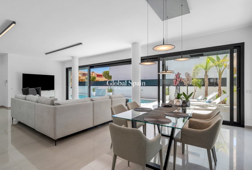 Venta - VILLA -
GUARDAMAR DEL SEGURA