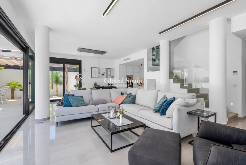 Venta - VILLA -
GUARDAMAR DEL SEGURA