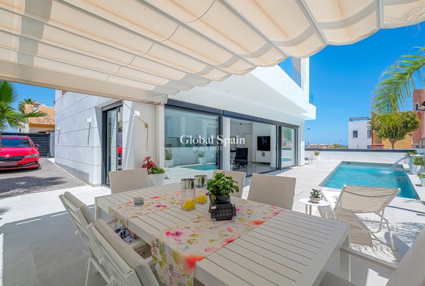 Venta - VILLA -
GUARDAMAR DEL SEGURA