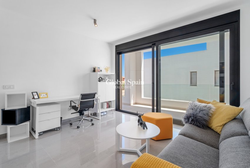 Venta - VILLA -
GUARDAMAR DEL SEGURA