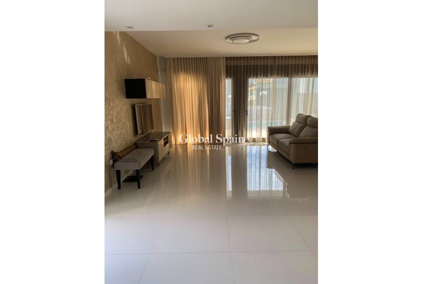 Venta - Villa independiente -
ORIHUELA COSTA - CAMPOAMOR