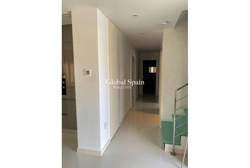 Venta - Villa independiente -
ORIHUELA COSTA - CAMPOAMOR