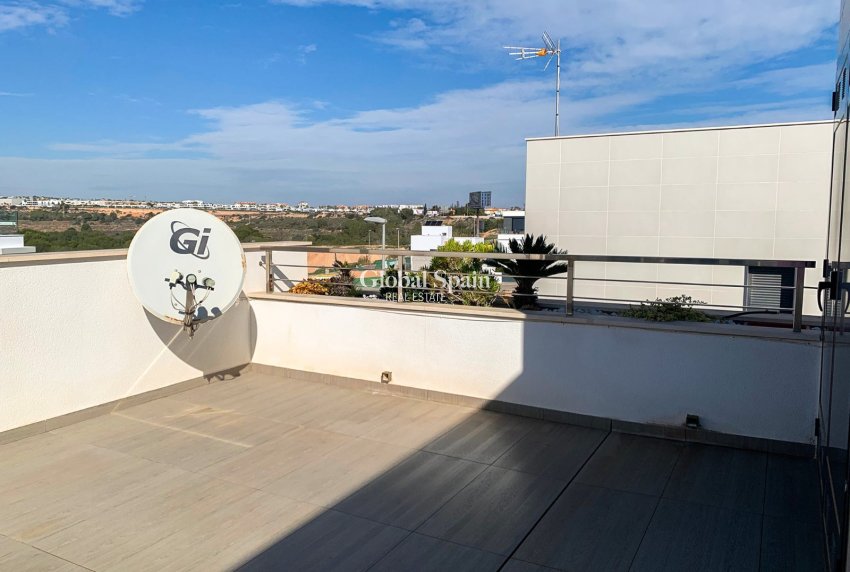 Venta - Villa independiente -
ORIHUELA COSTA - CAMPOAMOR