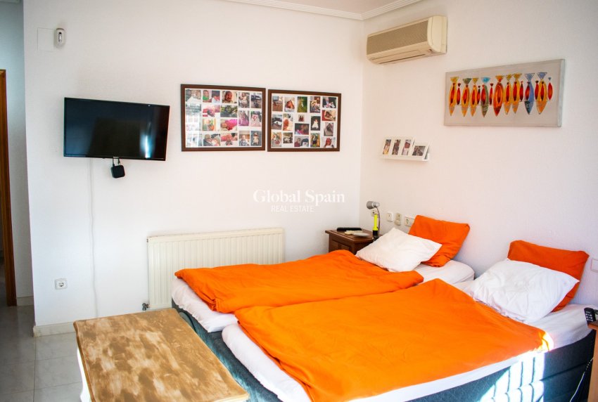 Venta - Villa independiente -
ORIHUELA COSTA - La Zenia