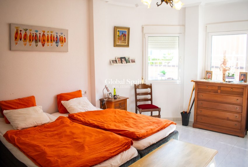 Venta - Villa independiente -
ORIHUELA COSTA - La Zenia