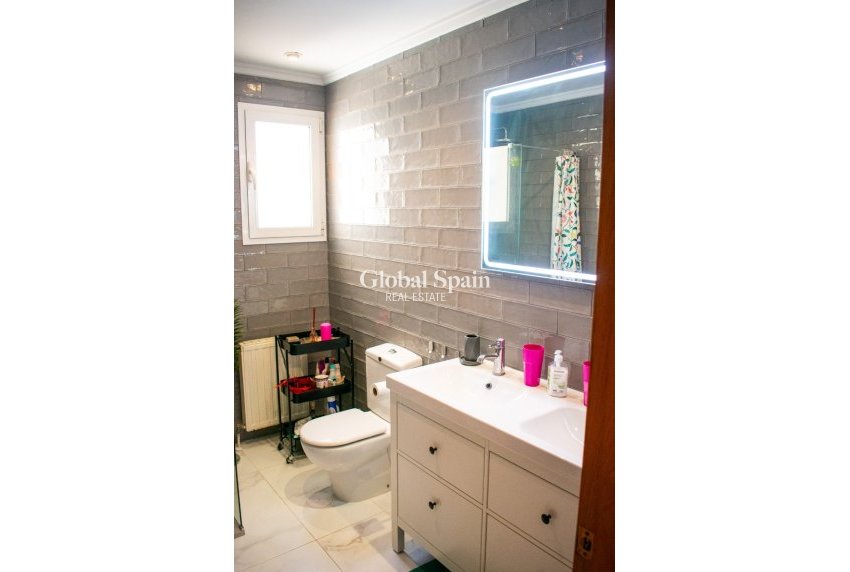 Venta - Villa independiente -
ORIHUELA COSTA - La Zenia