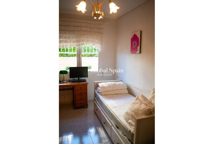 Venta - Villa independiente -
ORIHUELA COSTA - La Zenia