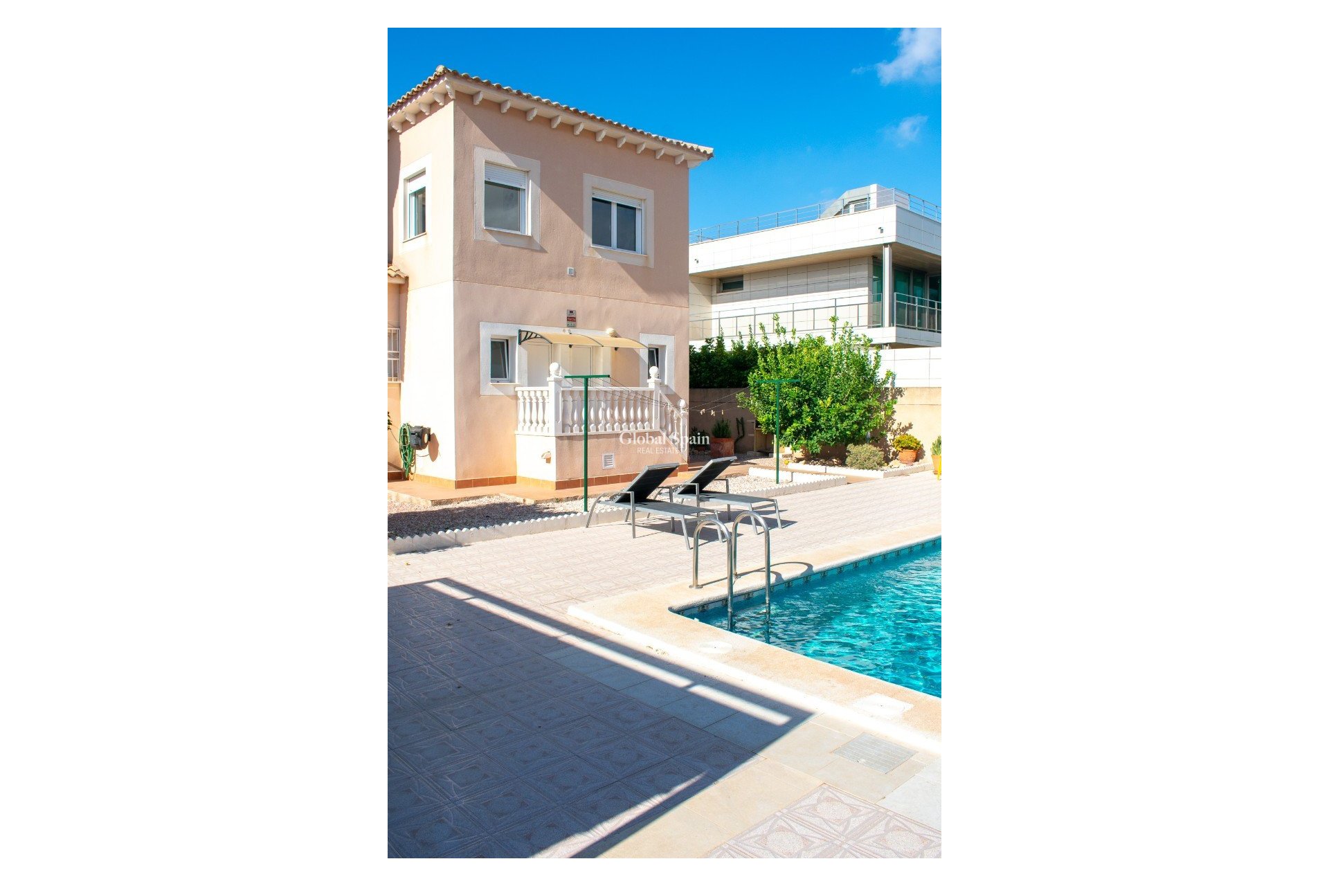 Venta - Villa independiente -
ORIHUELA COSTA - La Zenia