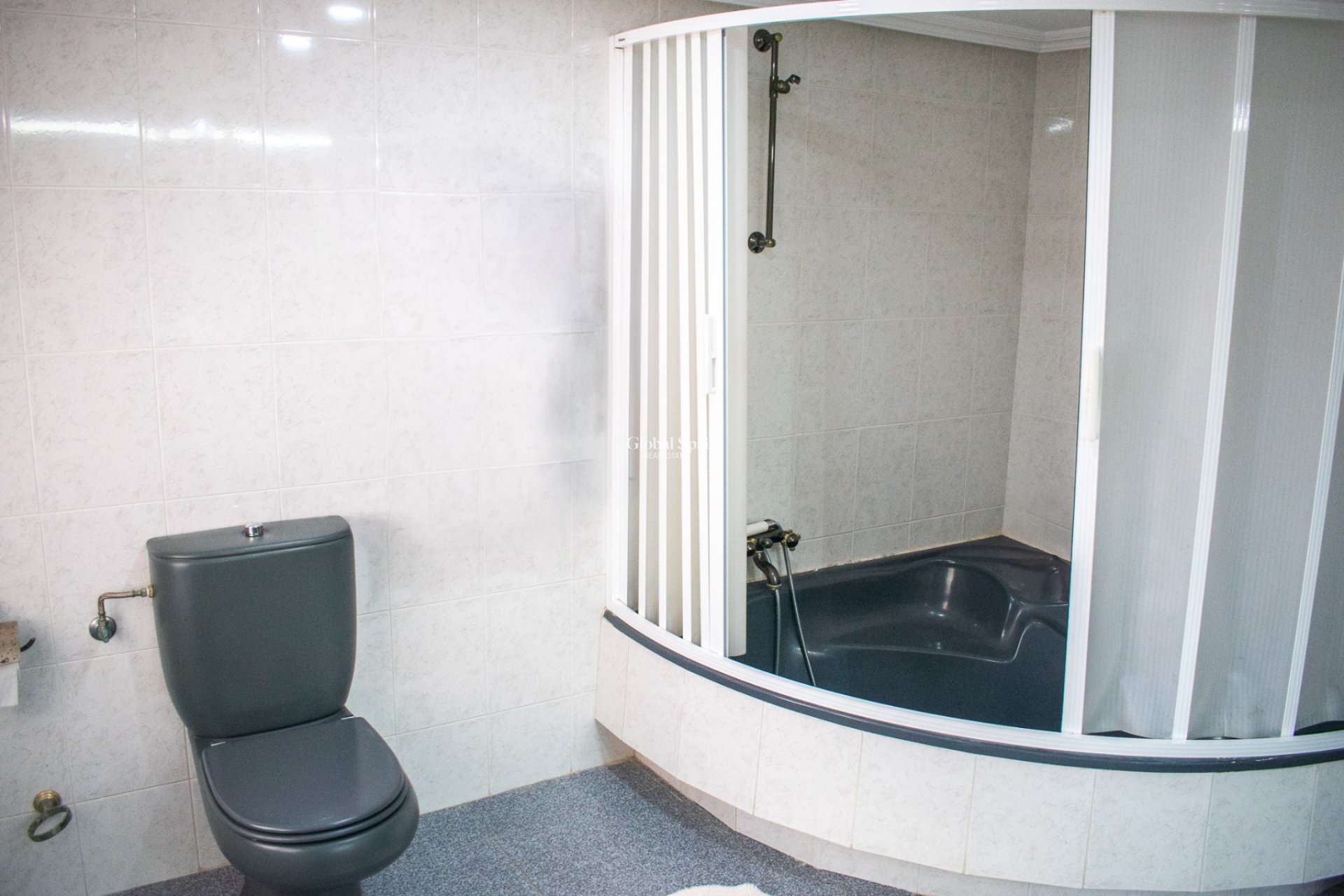 Venta - Villa independiente -
ORIHUELA COSTA - MUY CERCA DE LA PLAYA