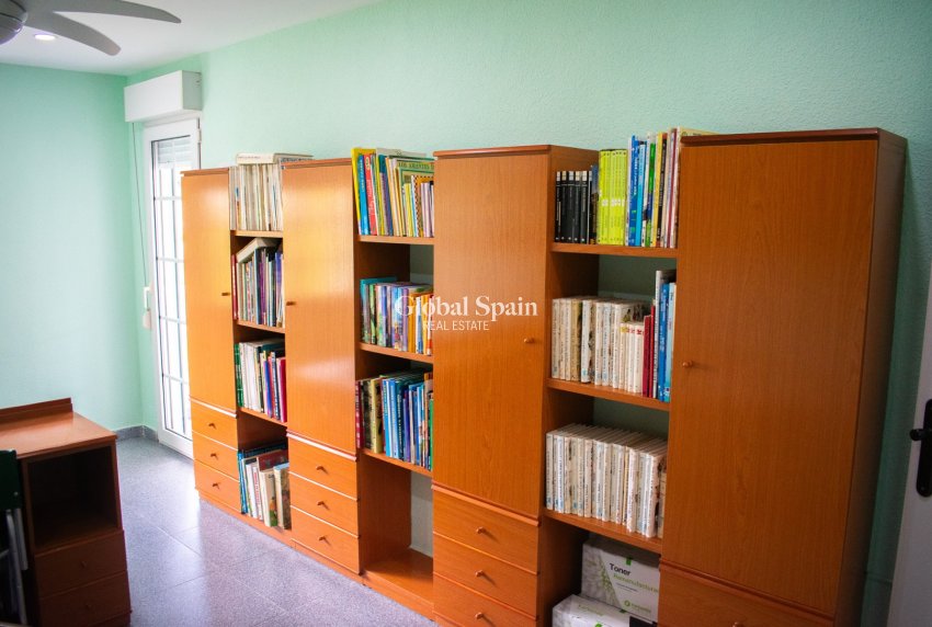 Venta - Villa independiente -
ORIHUELA COSTA - MUY CERCA DE LA PLAYA