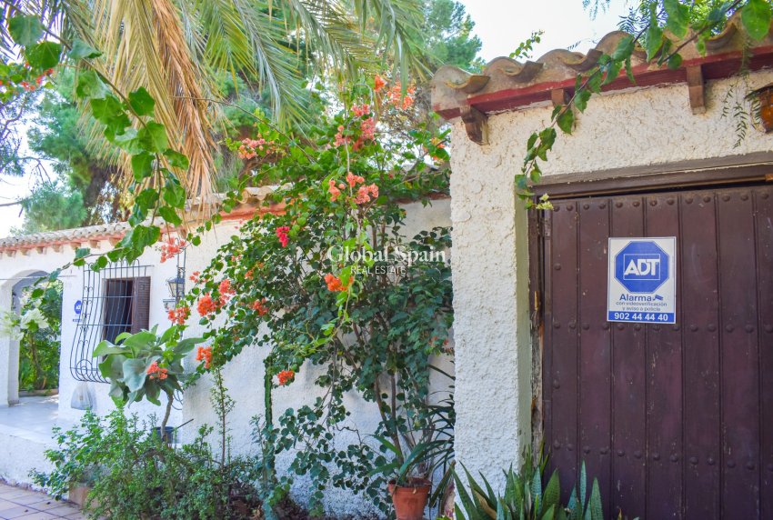 Venta - Villa independiente -
ORIHUELA COSTA - Punta Prima